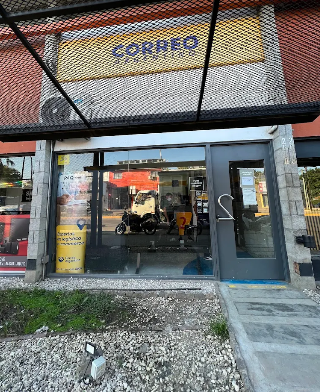Correo Argentino — vereda
