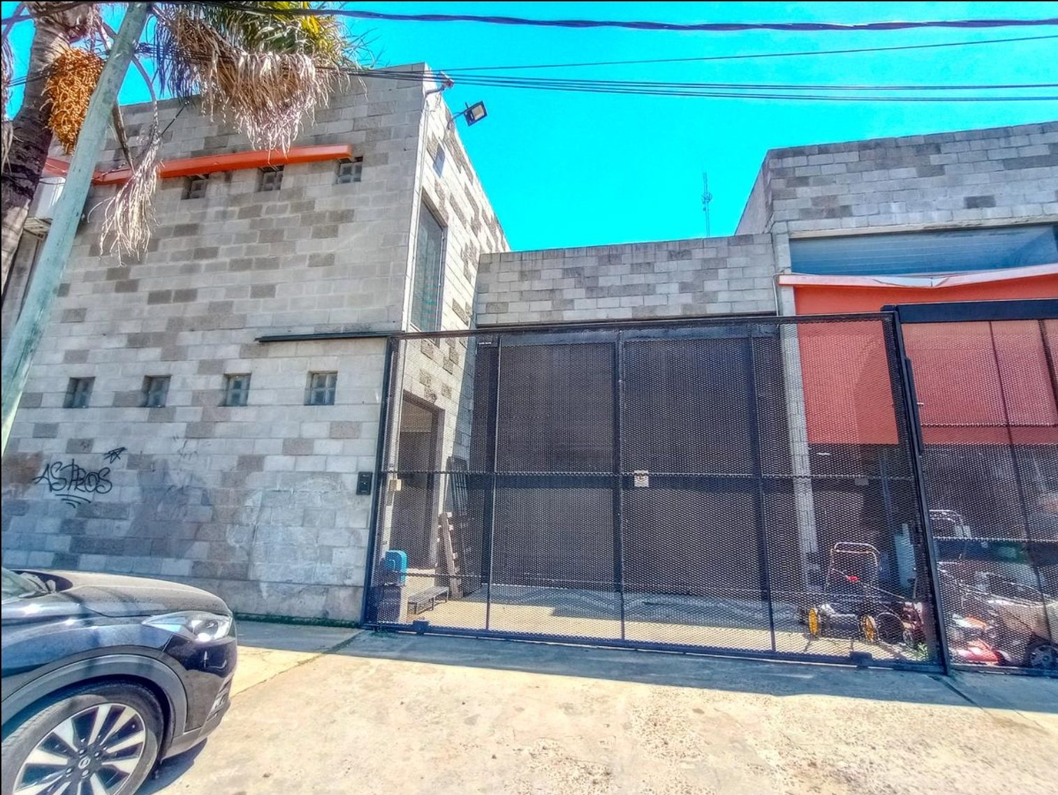 Galpón con oficinas y local — 892 m² cubiertos — foto 9