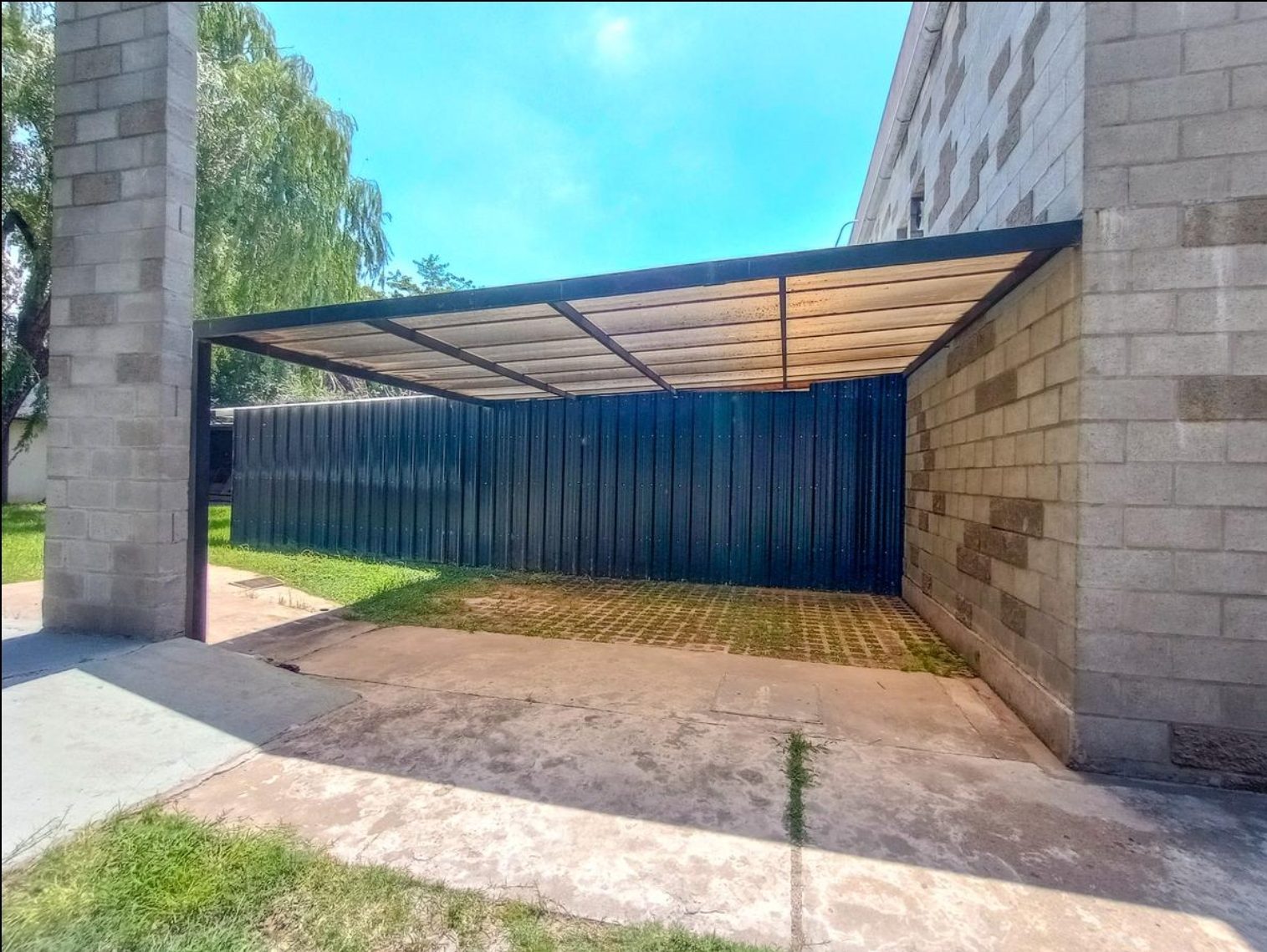 Galpón con oficinas y local — 892 m² cubiertos — foto 10