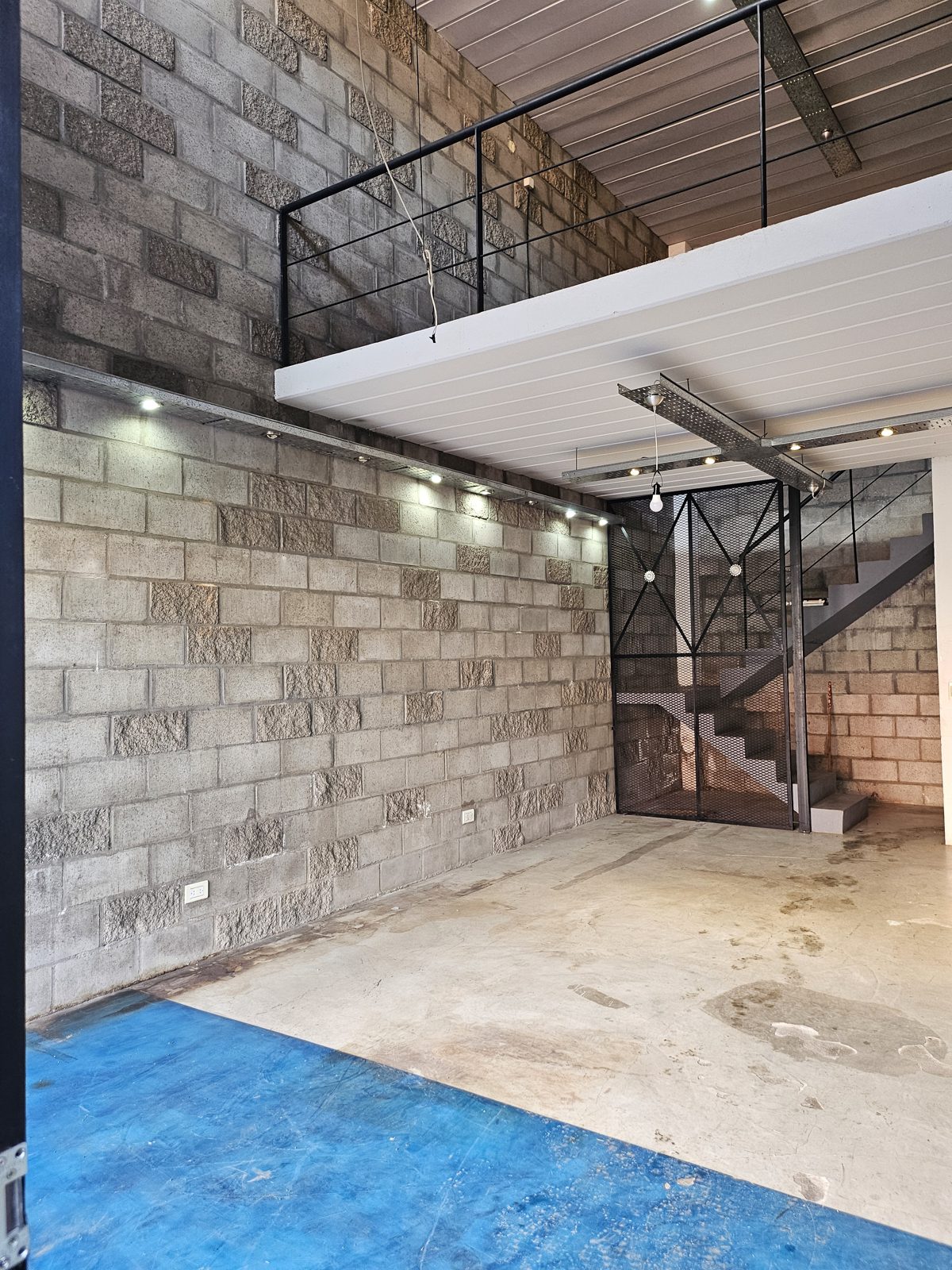 Locales 1, 2 y 3 — Calle Jujuy